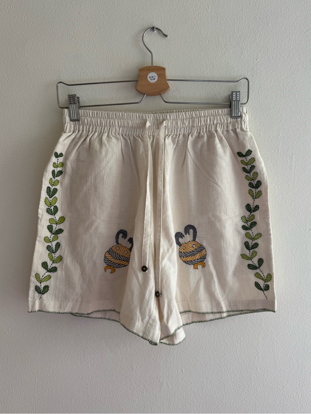 NWT Harago embroidered shorts small cream